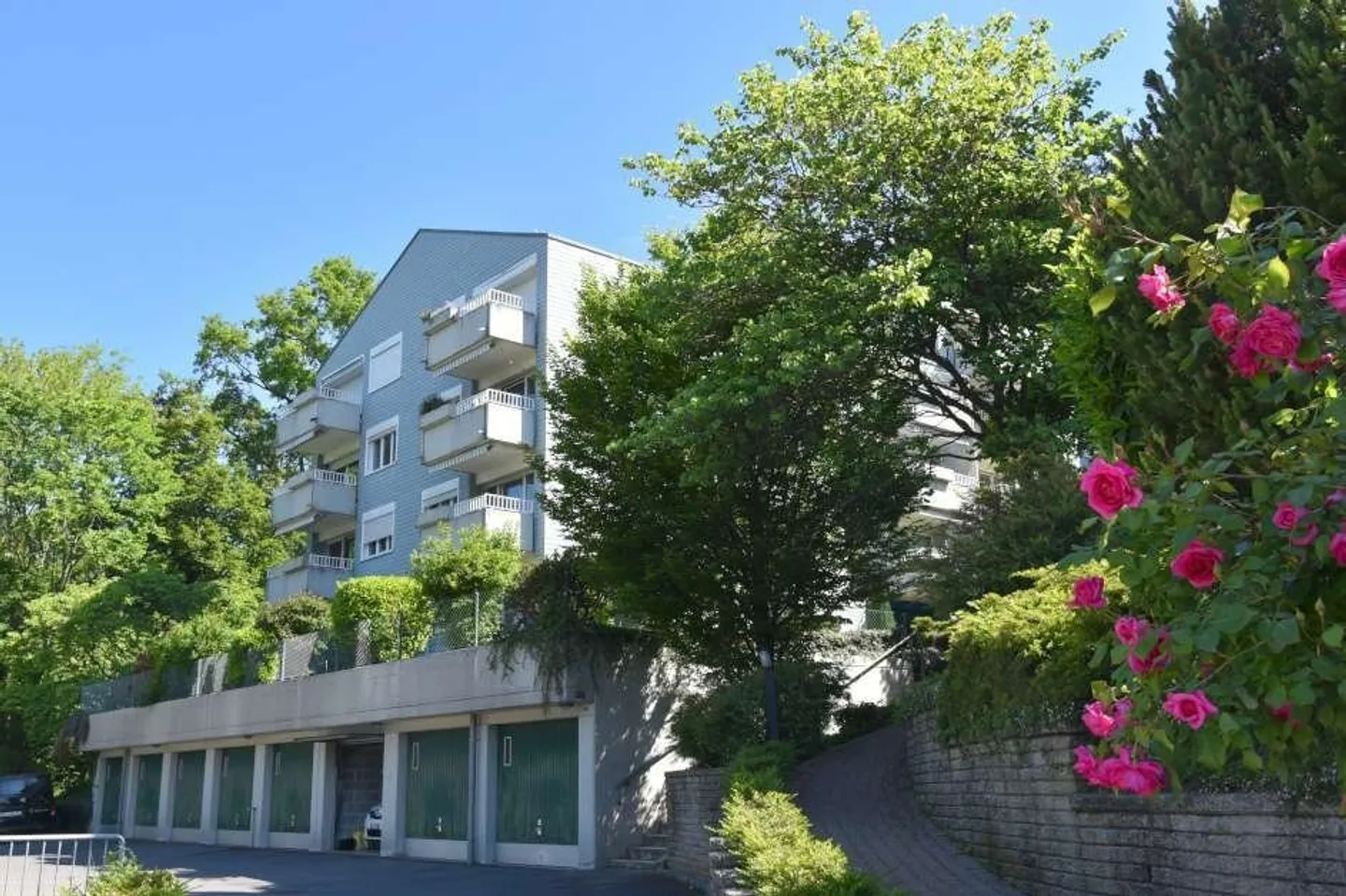 Appartamento spazioso in un quartiere tranquillo e verdeggiante - Foto 11 di 12