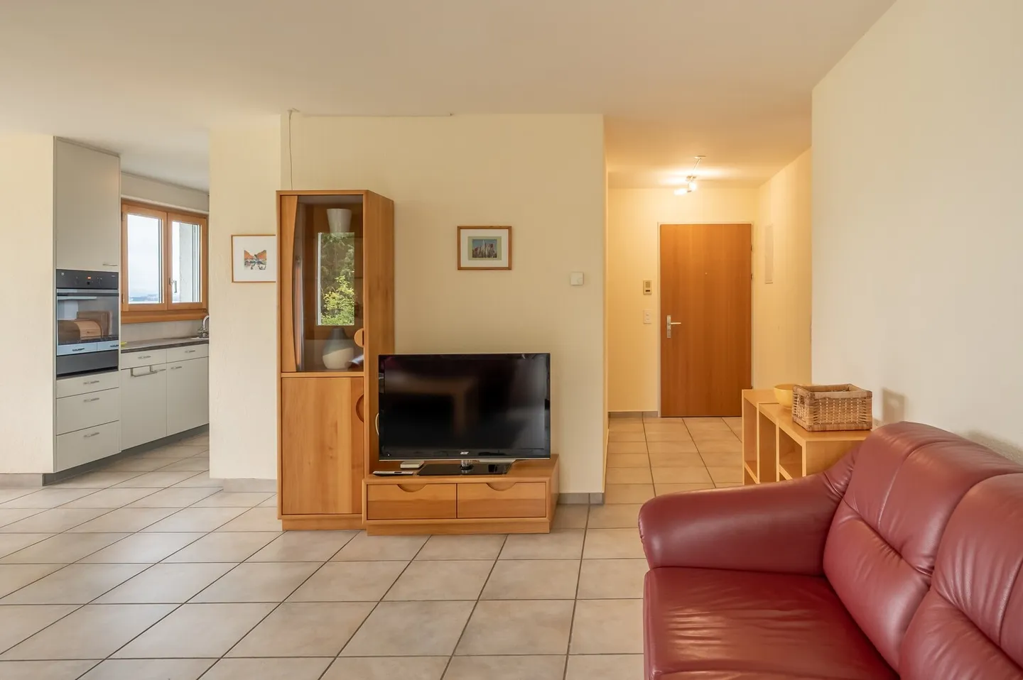 APPARTEMENT 3½ PIÈCES À OBERRIEDEN (ZH), MEUBLÉ - Photo 2 sur 10