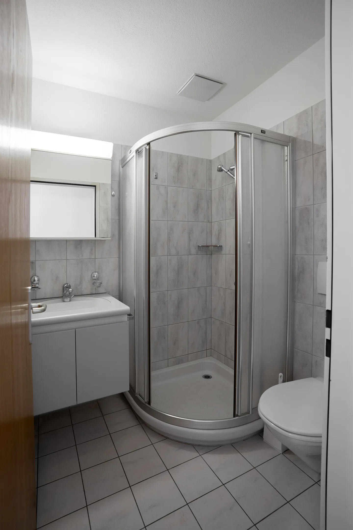 APPARTEMENT 3½ PIÈCES À OBERRIEDEN (ZH), MEUBLÉ - Photo 7 sur 10