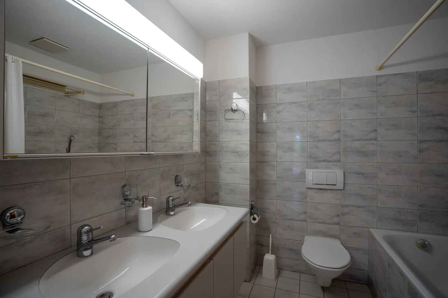 APPARTEMENT 3½ PIÈCES À OBERRIEDEN (ZH), MEUBLÉ - Photo 5 sur 10