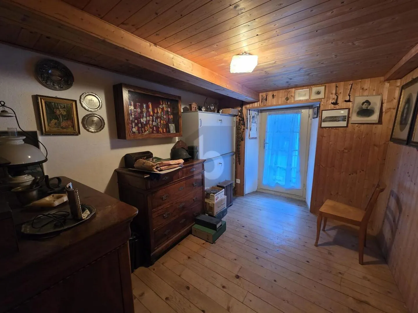 GERÄUMIG IM KERN ZU RENOVIEREN - Foto 3 von 4