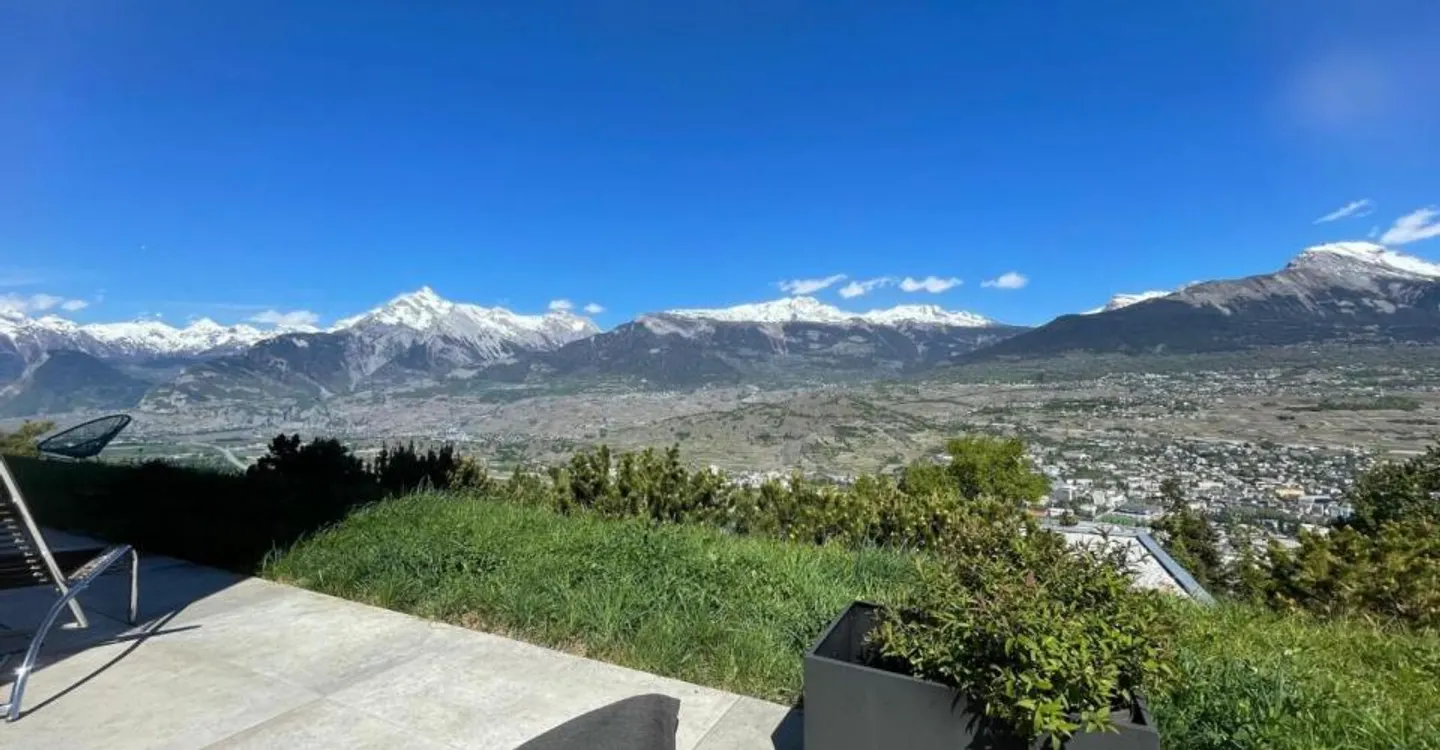 Villa contemporaine de luxe à Sion - Photo 1 sur 11