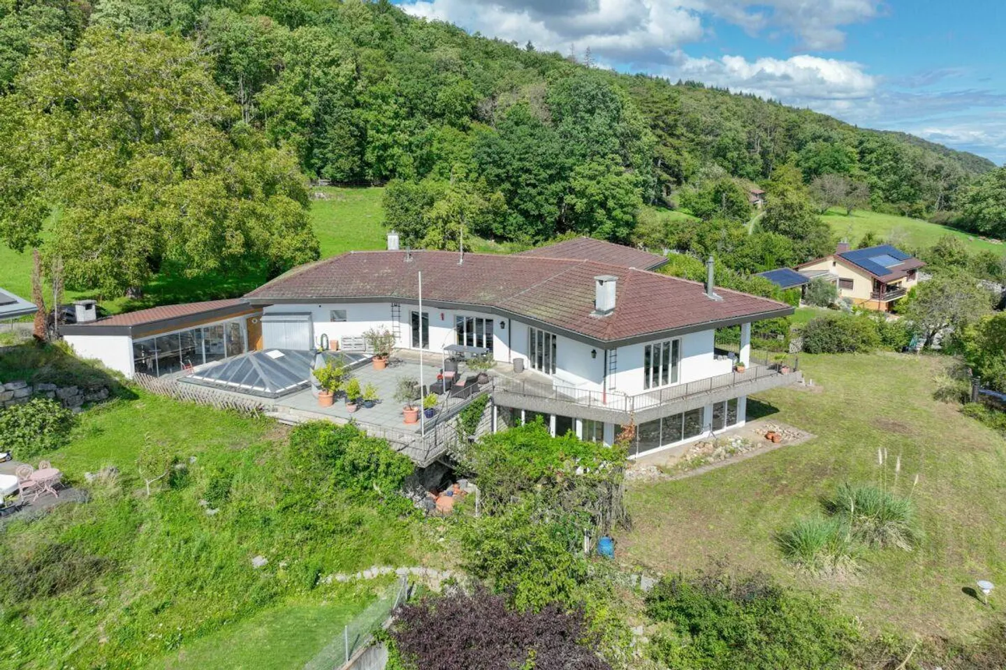 Licht, Panorama und Potenzial - ein Haus, drei Wohnungen, viel Frei... - Foto 2 von 14