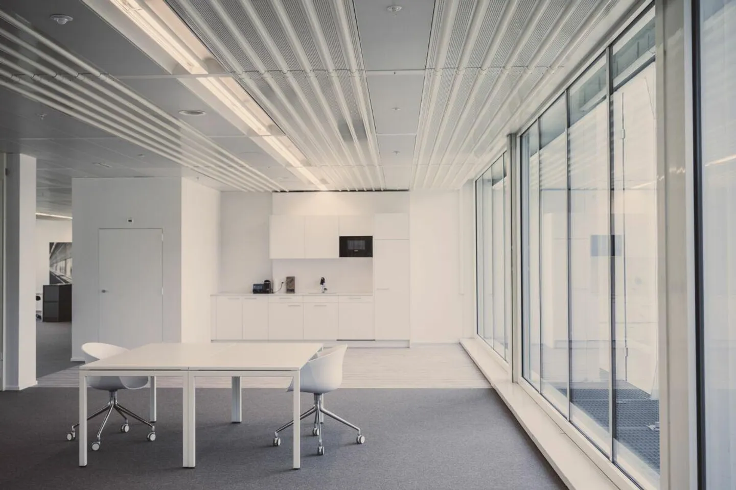 Office Tower - Arbeiten am Escher-Wyss-Platz - Foto 11 von 12