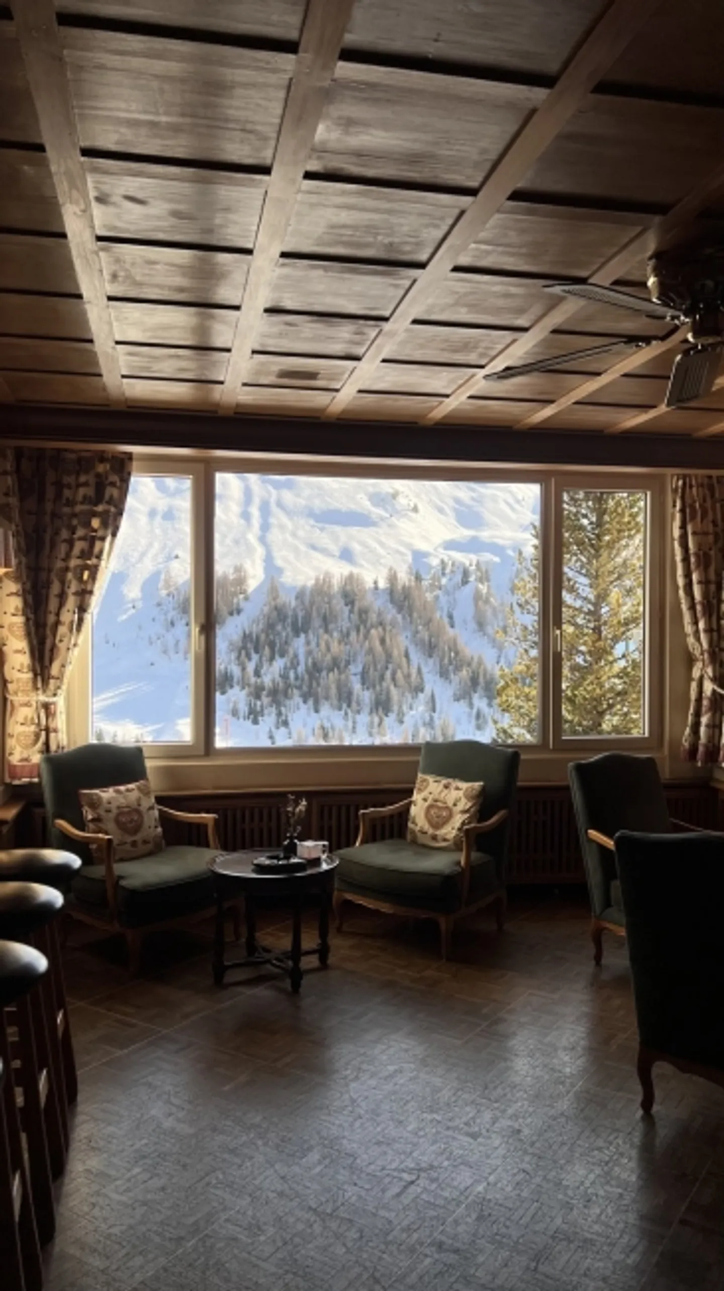 Devenez partie intégrante de The Grand Arosa Pop-Up Hotel Prenez en charge le célèbre Nosti Bar dans l'ancien Arosa Kulm Hotel - Photo 10 sur 10