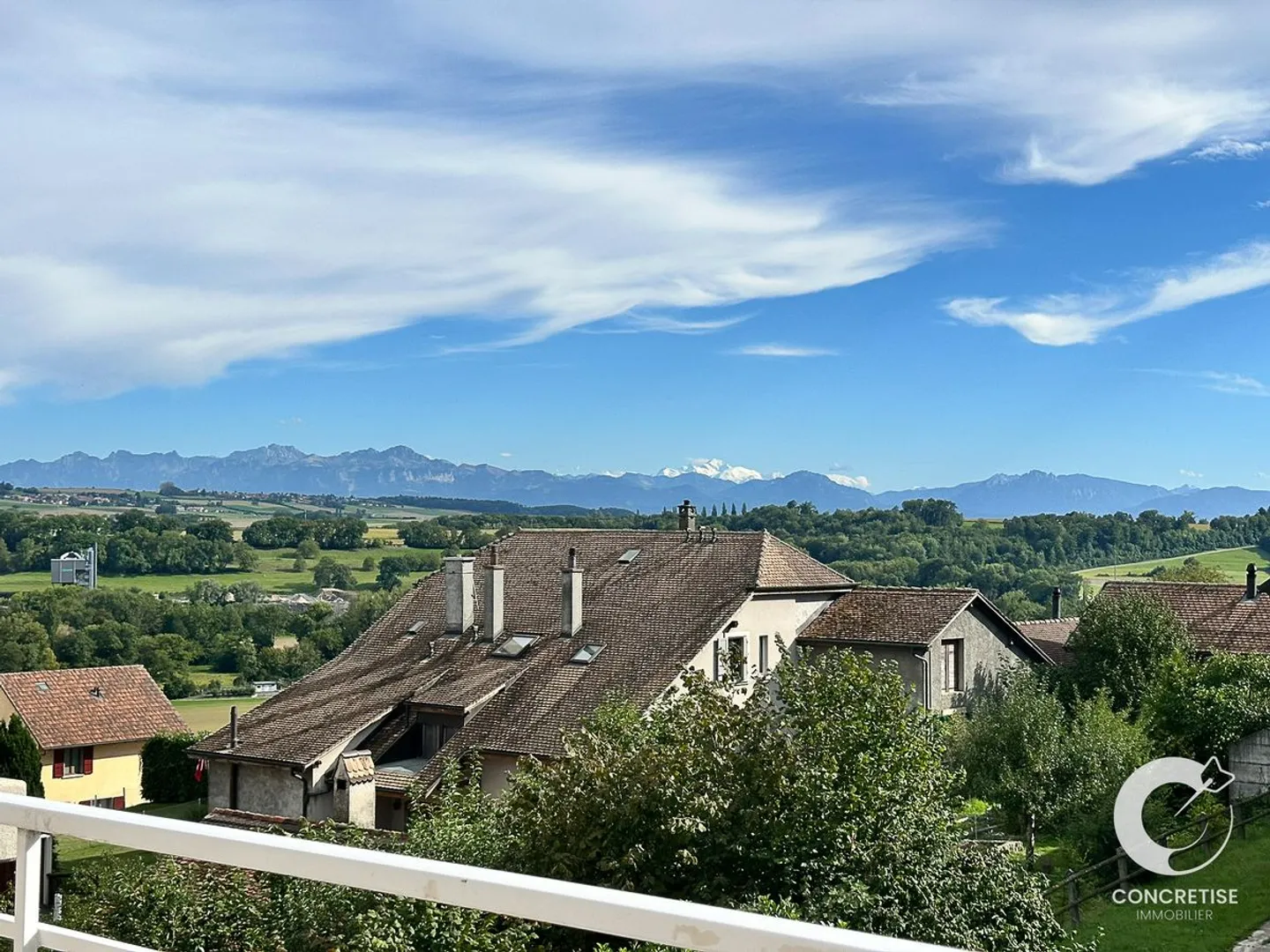 4.5 Rooms in Lussery-Villars - Balcony and View of Mont-Blanc - Photo 1 of 12