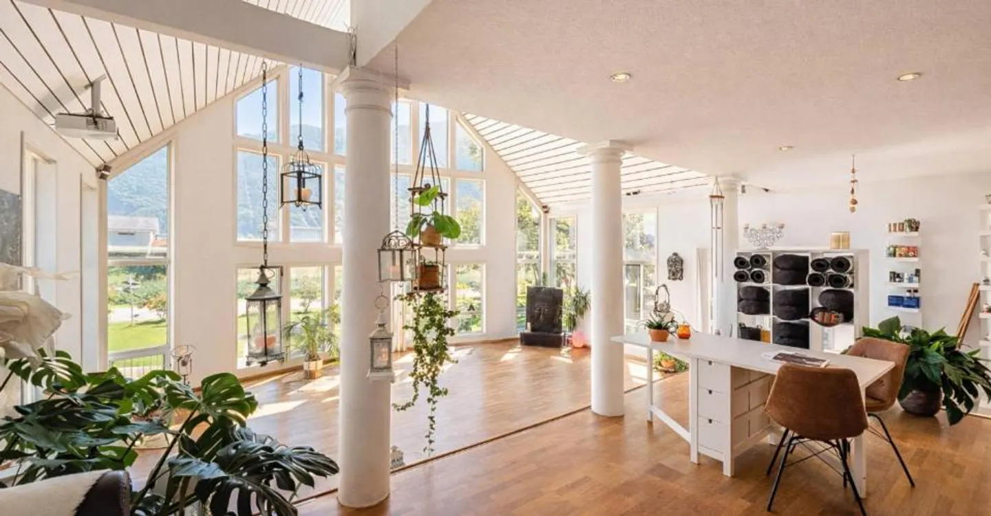 Maison canadienne au cœur d’un cadre verdoyant - Foto 1 von 12