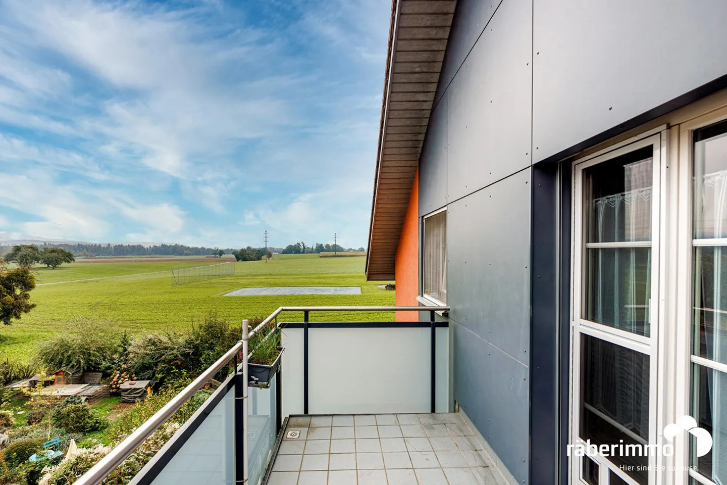 Cozy Attic Apartment with Gallery - Photo 6 of 8