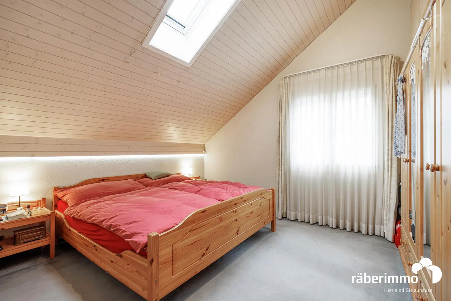 Cozy Attic Apartment with Gallery - Photo 4 of 8