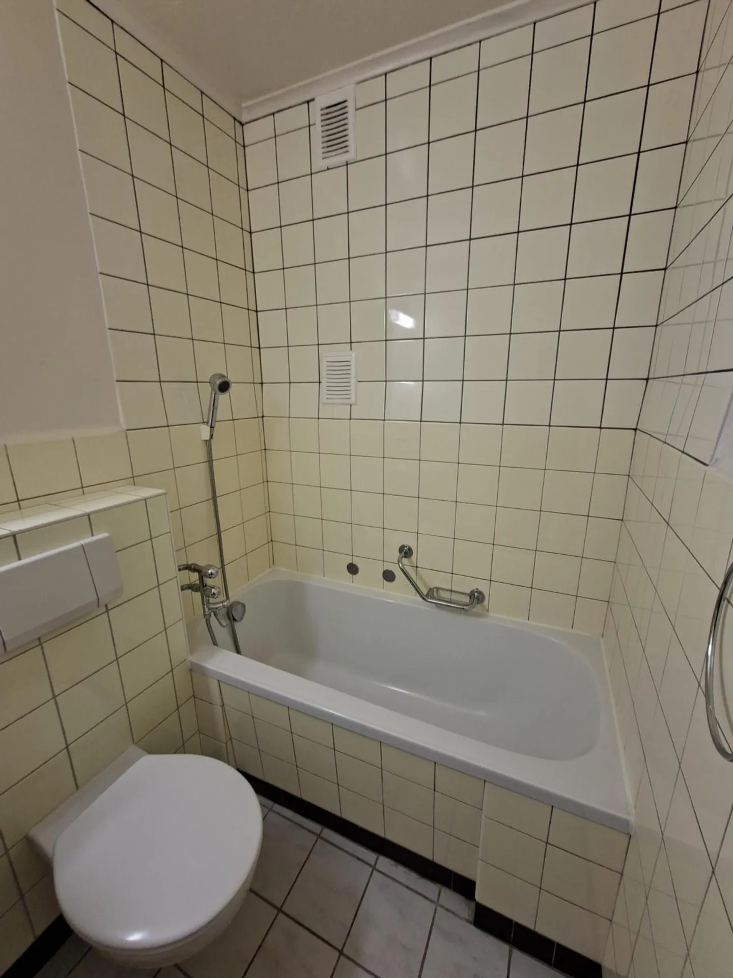 Charmante Wohnung mit Seeblick - Foto 4 von 4