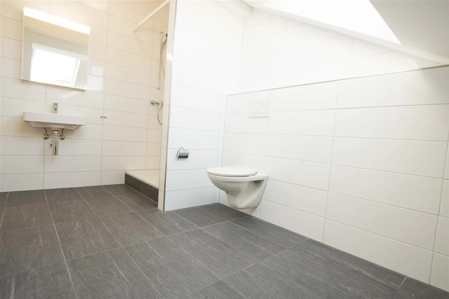 Attico premium con vista & ristrutturazione moderna Zurigo Wiedikon - Foto 9 di 10