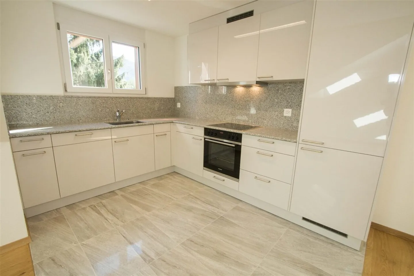Attico premium con vista & ristrutturazione moderna Zurigo Wiedikon - Foto 5 di 10