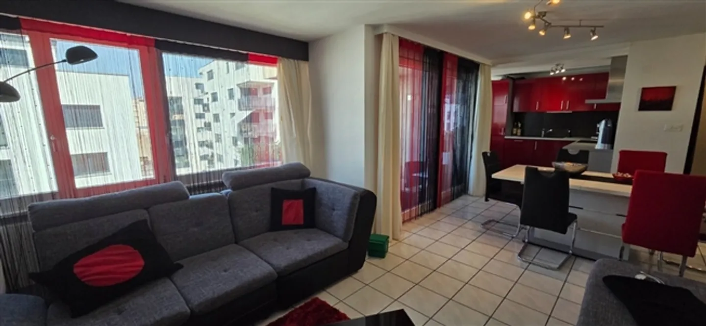 Bright 3.5-room penthouse apartment - Photo 2 of 8