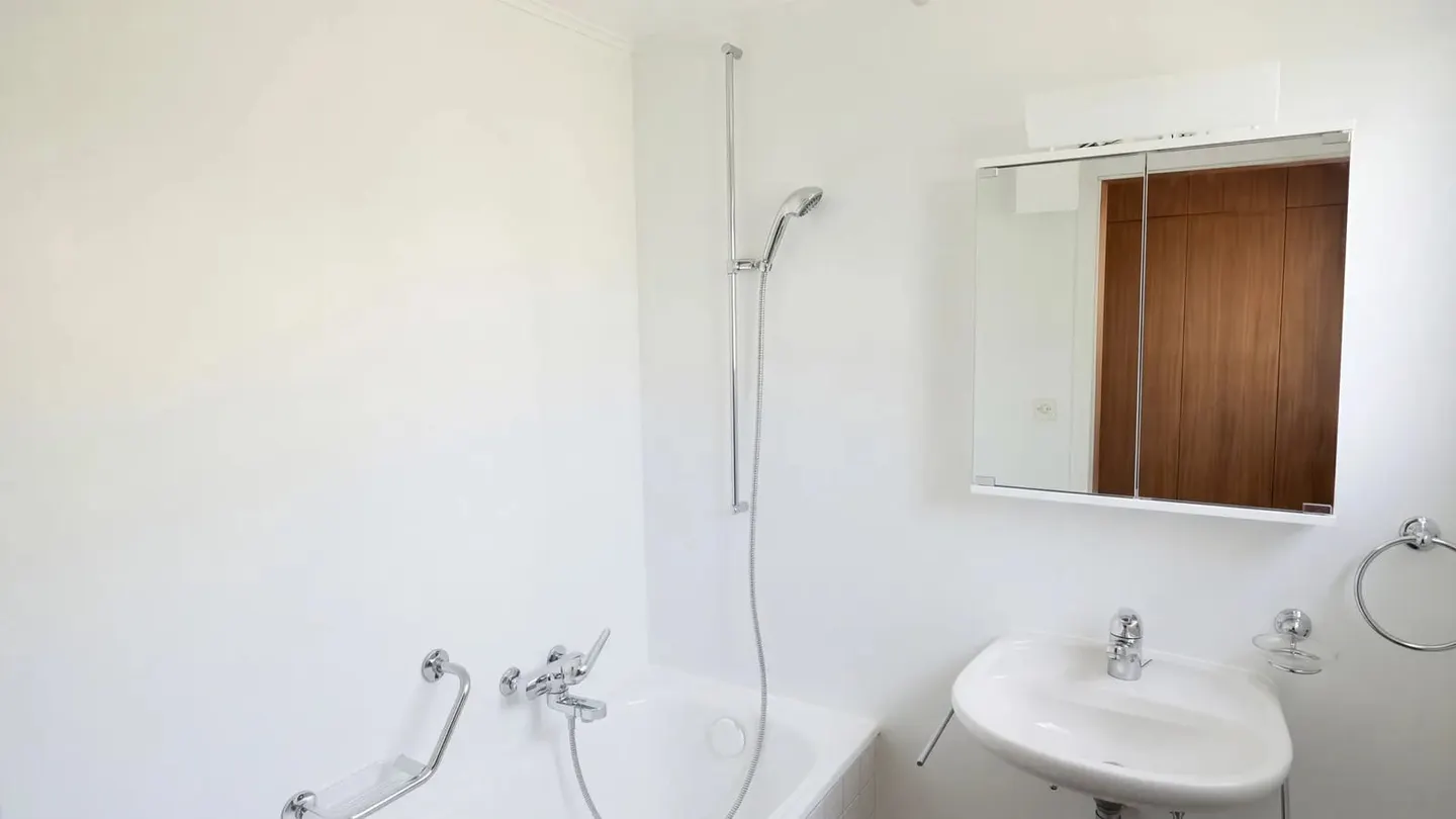 Charming Single Family Home - Photo 10 of 12