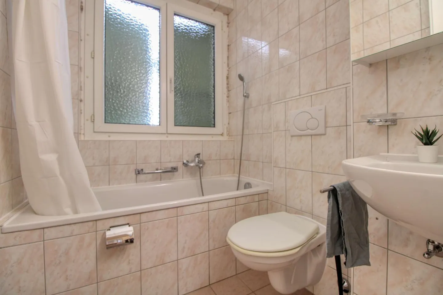 Room 1 - Photo 16 of 16