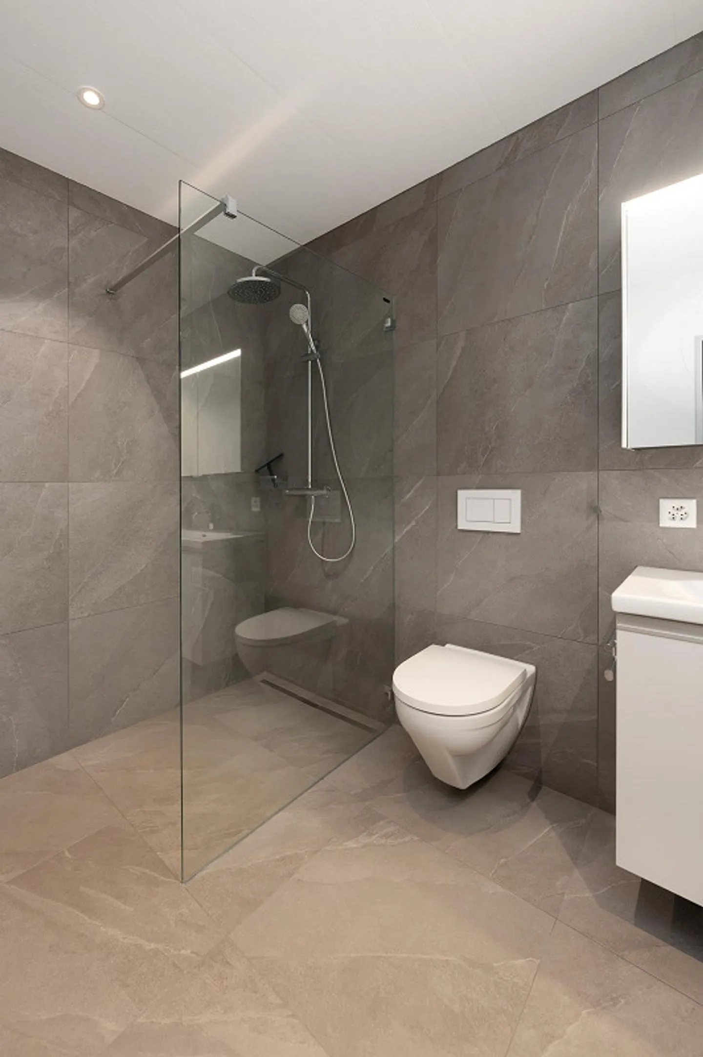 Exclusive 5.5-room new penthouse apartment with direct lift access - Photo 18 of 27