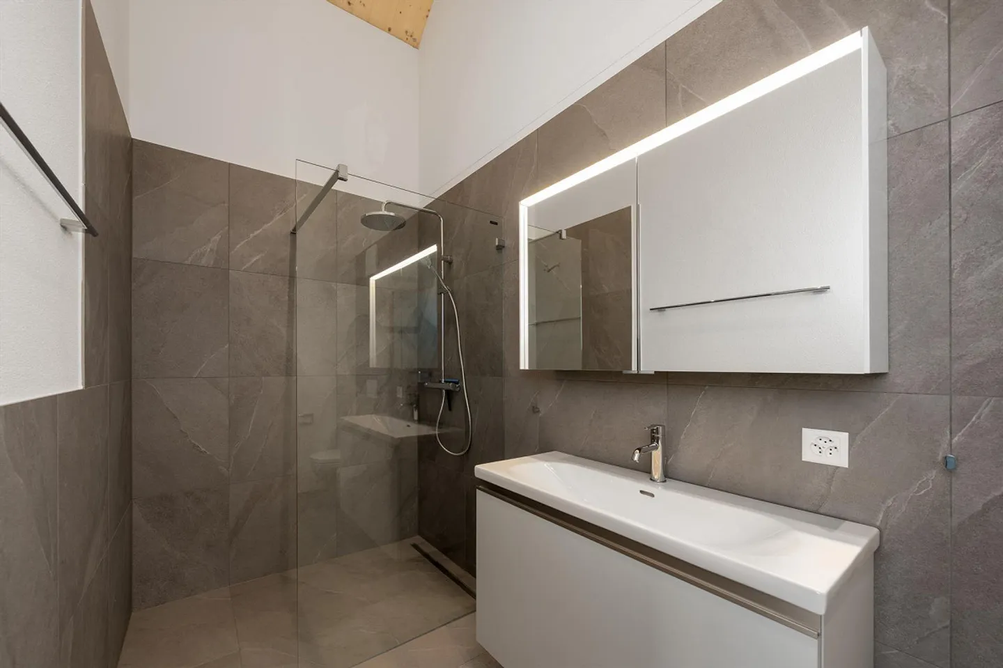 Exclusive 5.5-room new penthouse apartment with direct lift access - Photo 20 of 27
