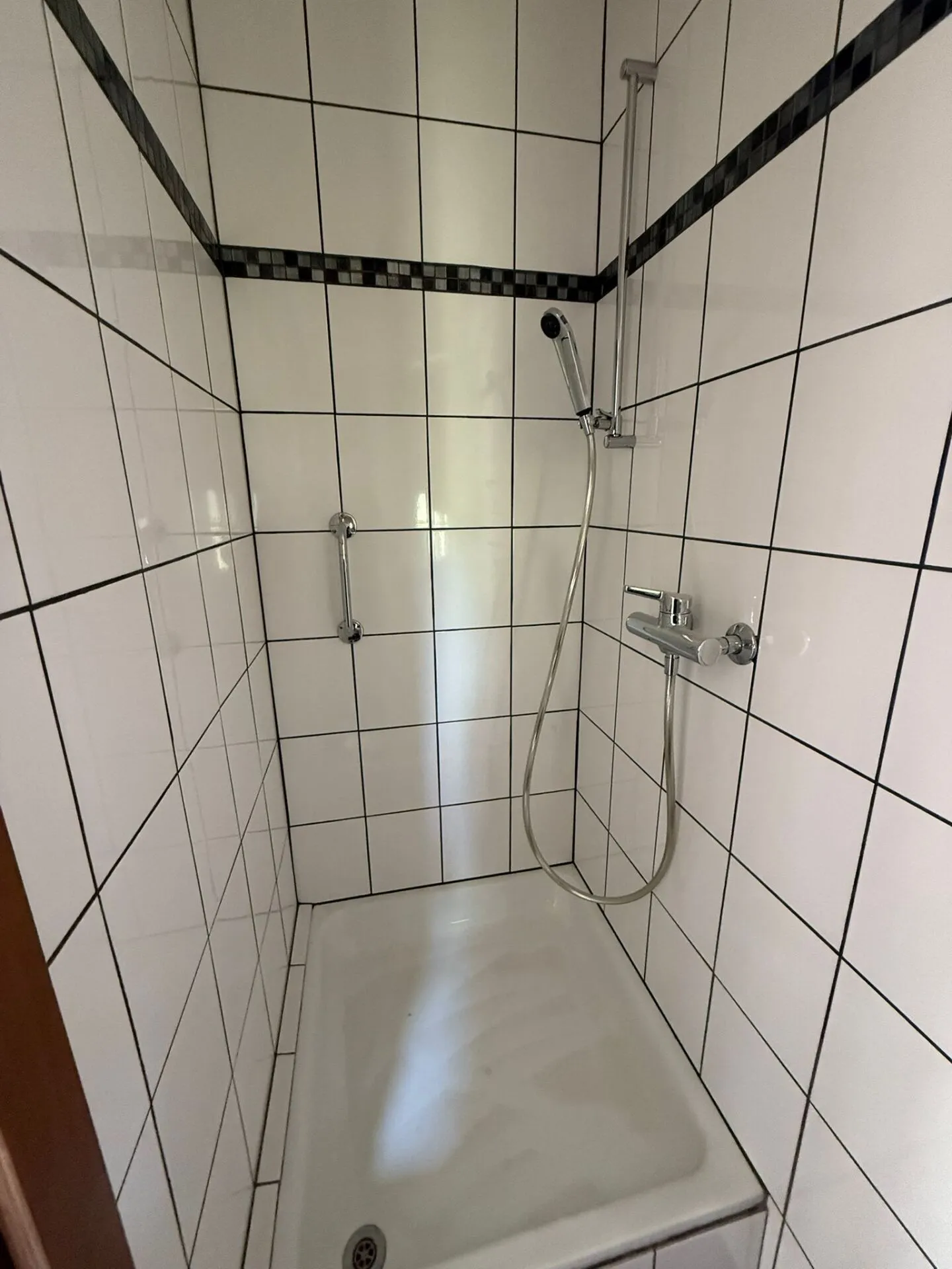 Sonvilier, magnificent 2.5-room apartment on the ground floor with balcony - Photo 3 of 6