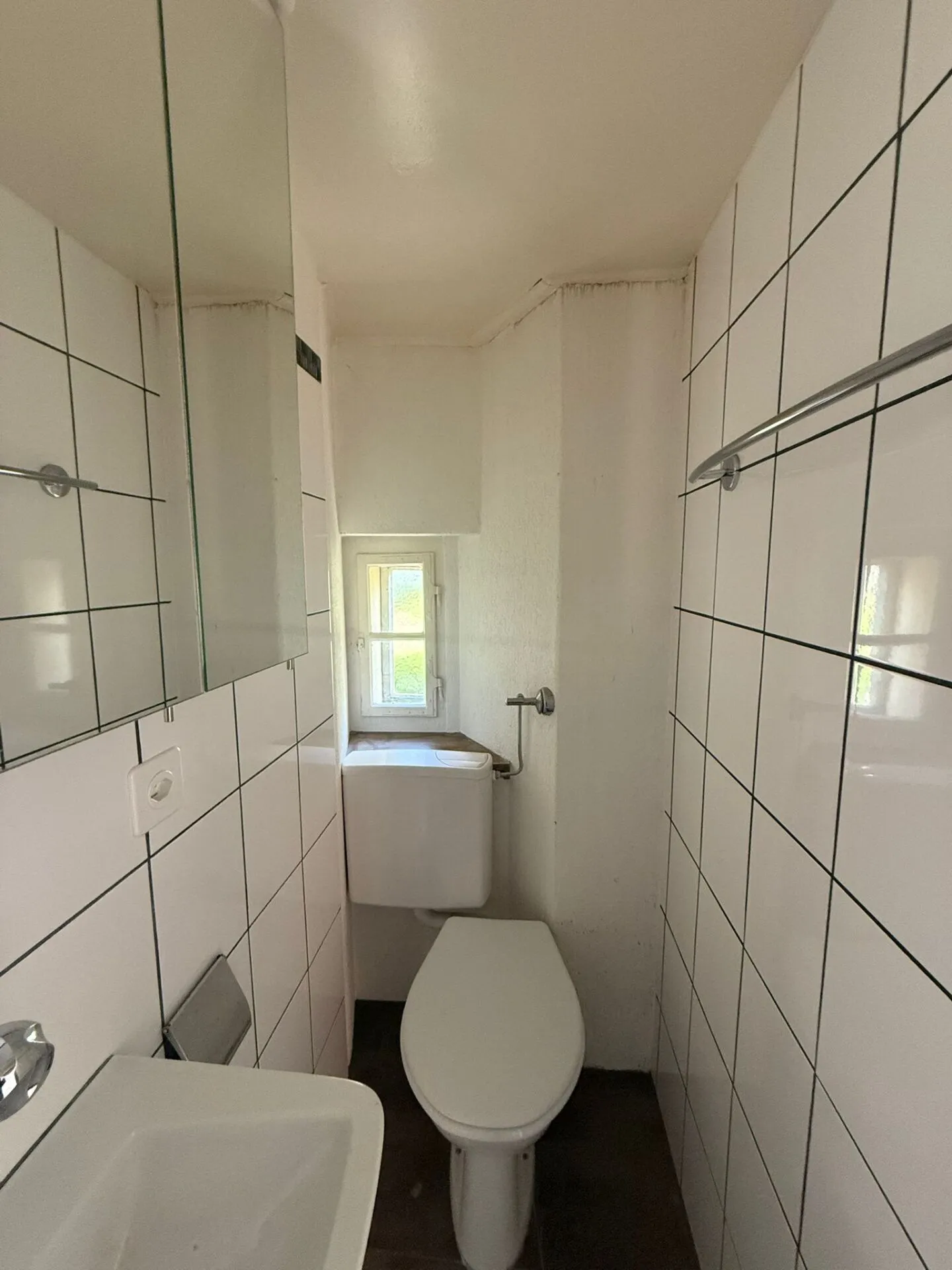 Sonvilier, magnificent 2.5-room apartment on the ground floor with balcony - Photo 4 of 6