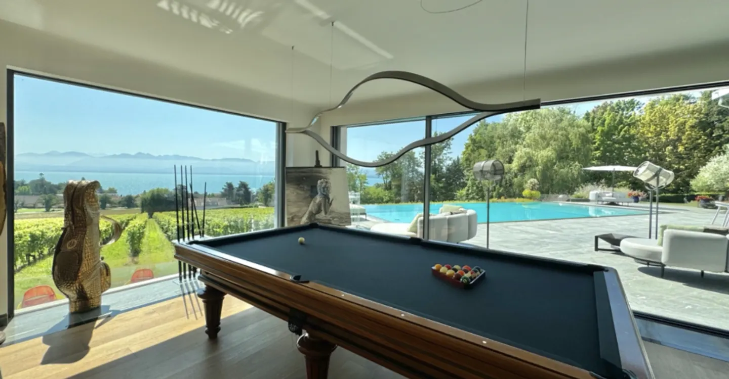 Co-Exclusivity: Contemporary Property with Lake View - Photo 1 of 1