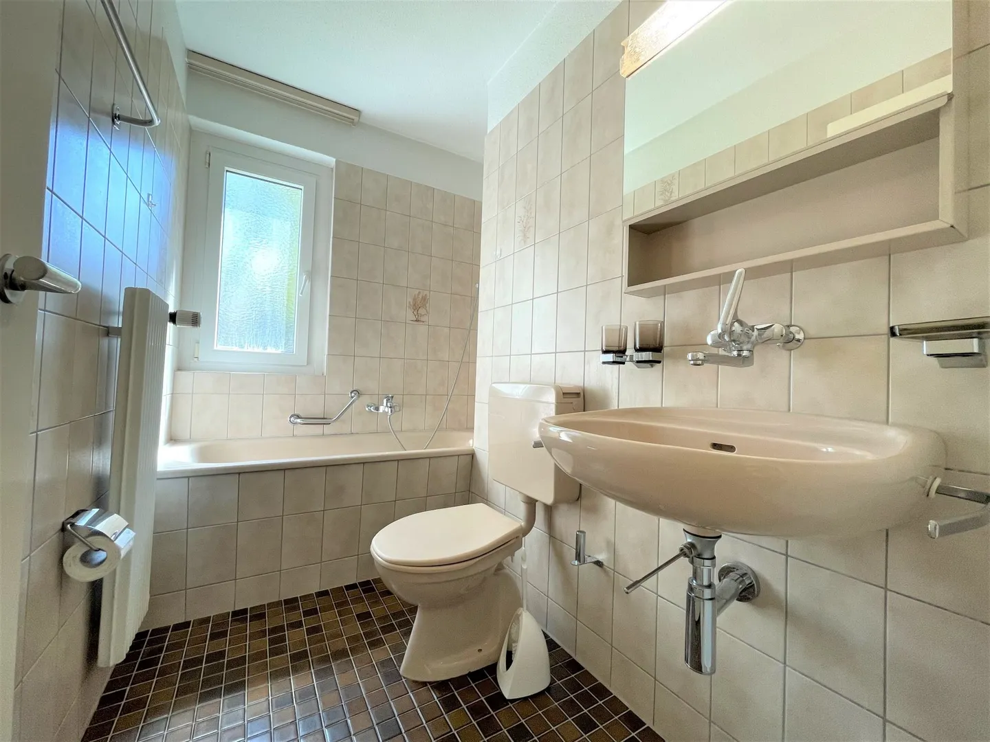Affordable apartment with balcony in a perfect location in St. Gallen - Photo 3 of 9