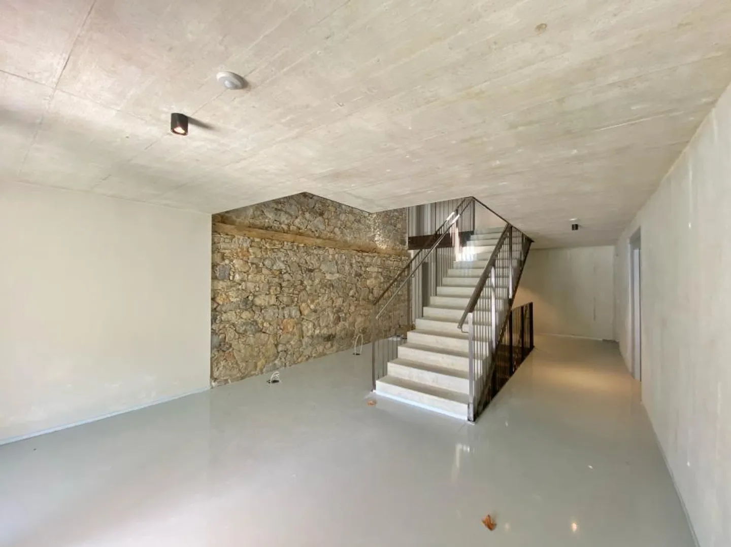 Einzigartige Gelegenheit! Wunderschöne neue Wohnung im Herzen der Natur - Foto 3 von 9