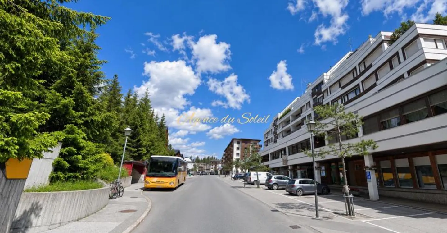Exceptional setting for this bright 5.5 room corner apartment with large south-facing terrace! - Photo 1 of 13