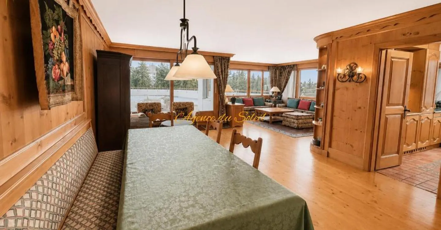 Exceptional setting for this bright 5.5 room corner apartment with large south-facing terrace! - Photo 6 of 13