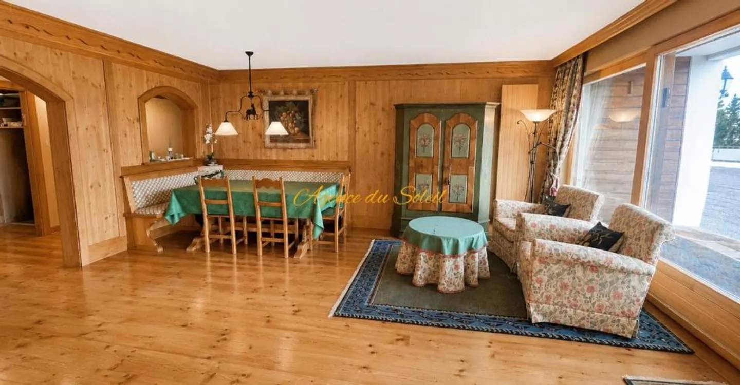 Exceptional setting for this bright 5.5 room corner apartment with large south-facing terrace! - Photo 4 of 13