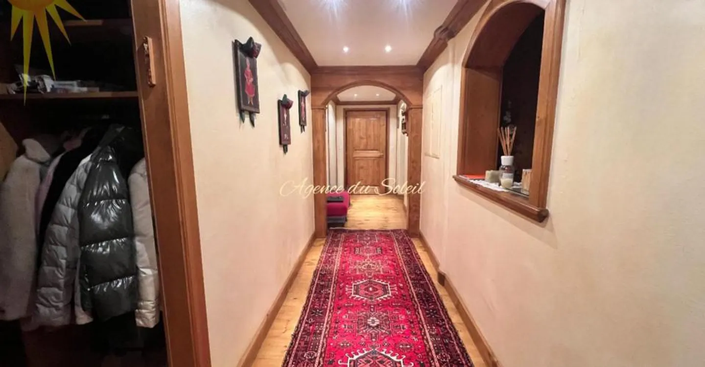 Exceptional setting for this bright 5.5 room corner apartment with large south-facing terrace! - Photo 8 of 13