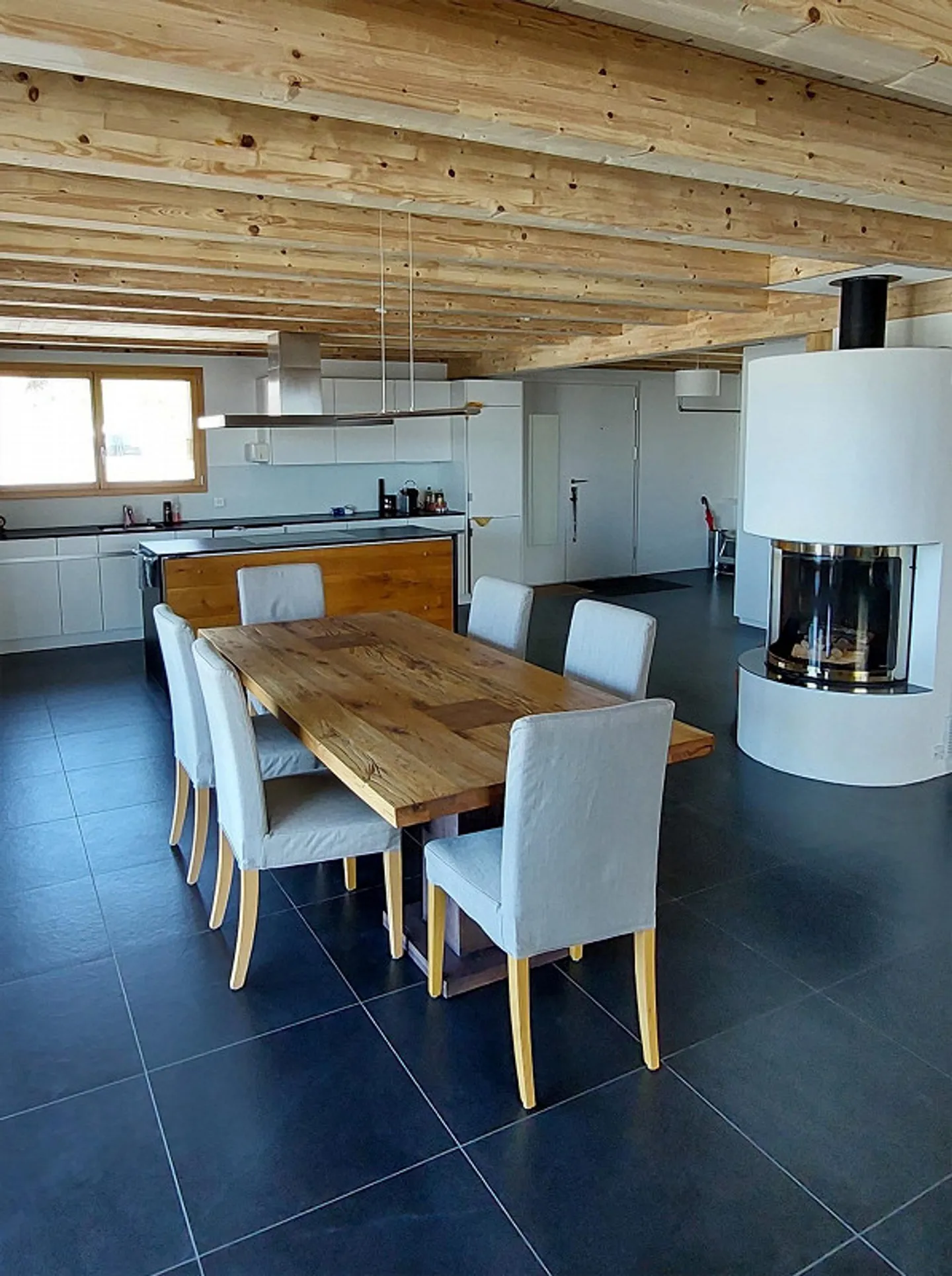 Casa indipendente e spaziosa con vista sulle montagne e sul lago - Foto 3 di 24