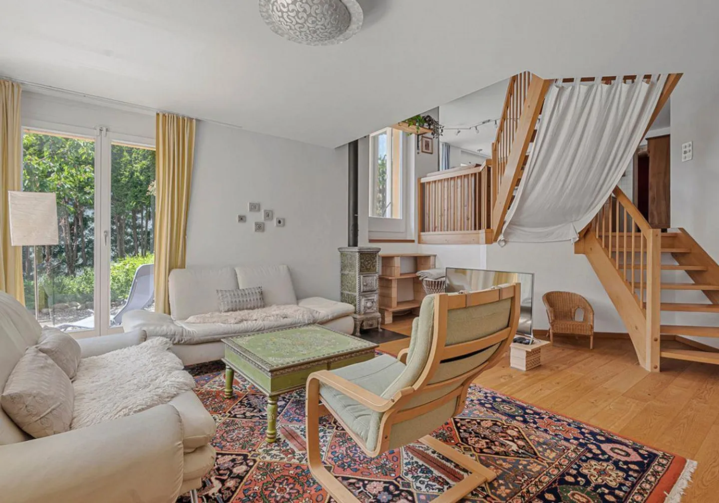 VERSATILE - SPACIOUS - CHARMING - Photo 3 of 12