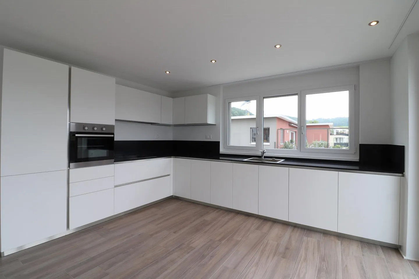 Sonnige Attikawohnung mit Aussicht - Foto 3 von 10