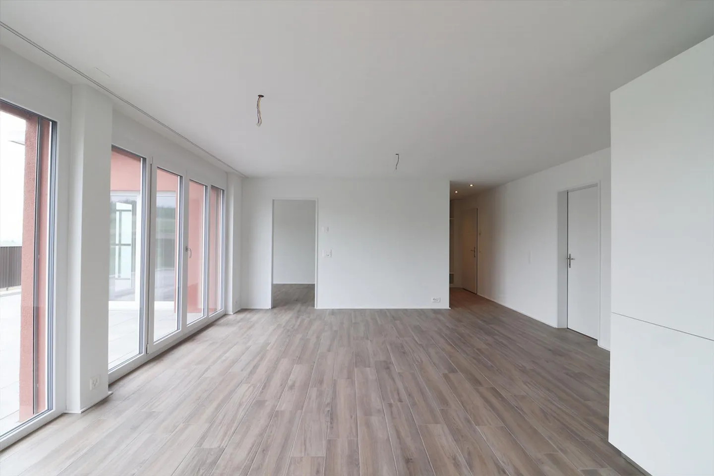 Sonnige Attikawohnung mit Aussicht - Foto 4 von 10