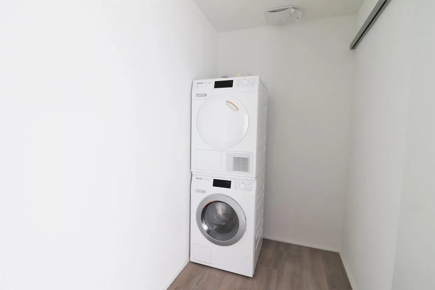 Sonnige Attikawohnung mit Aussicht - Foto 8 von 10