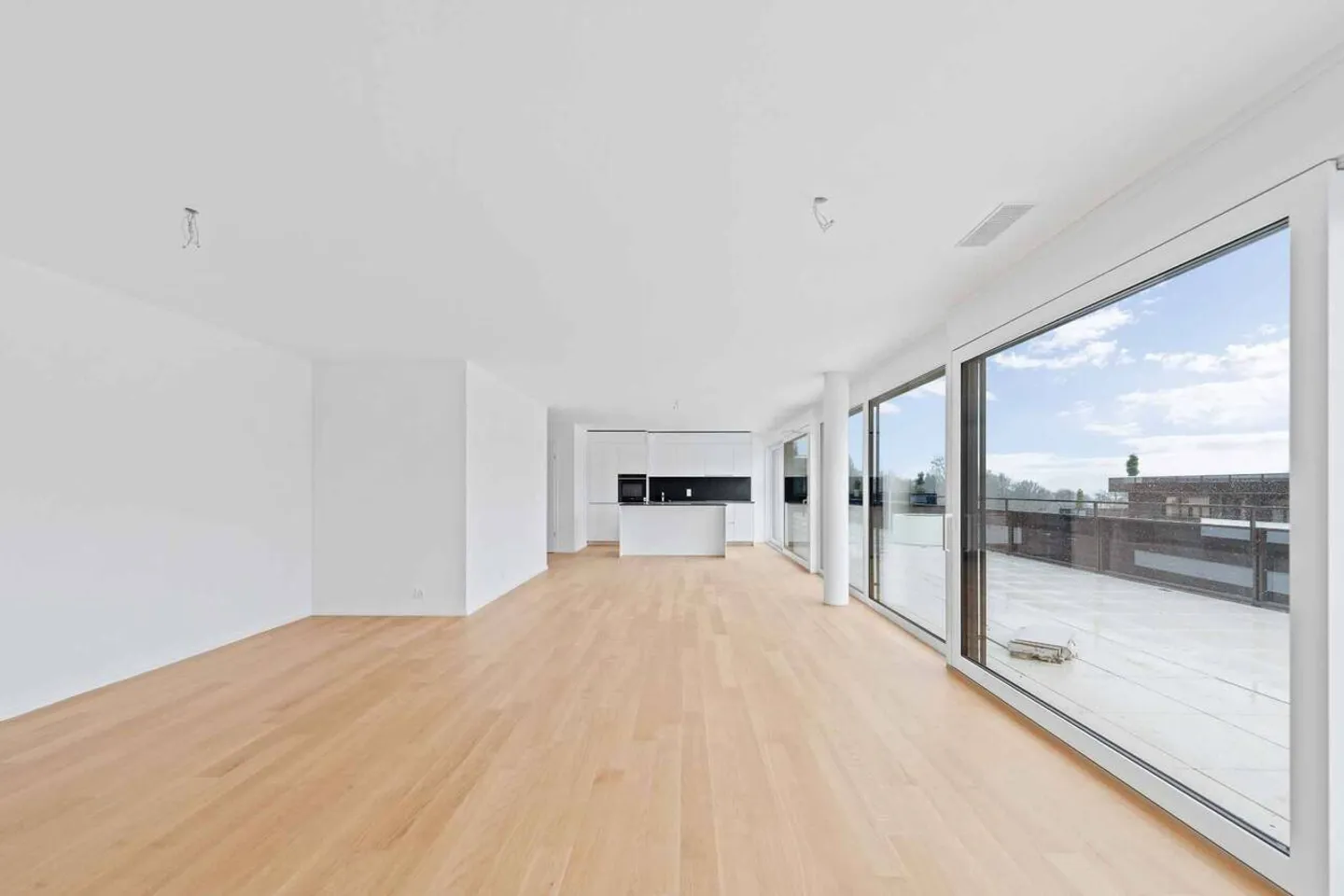 Neues Penthouse mit 5,5 Zimmern und 50 m2 Terrasse - Foto 3 von 7