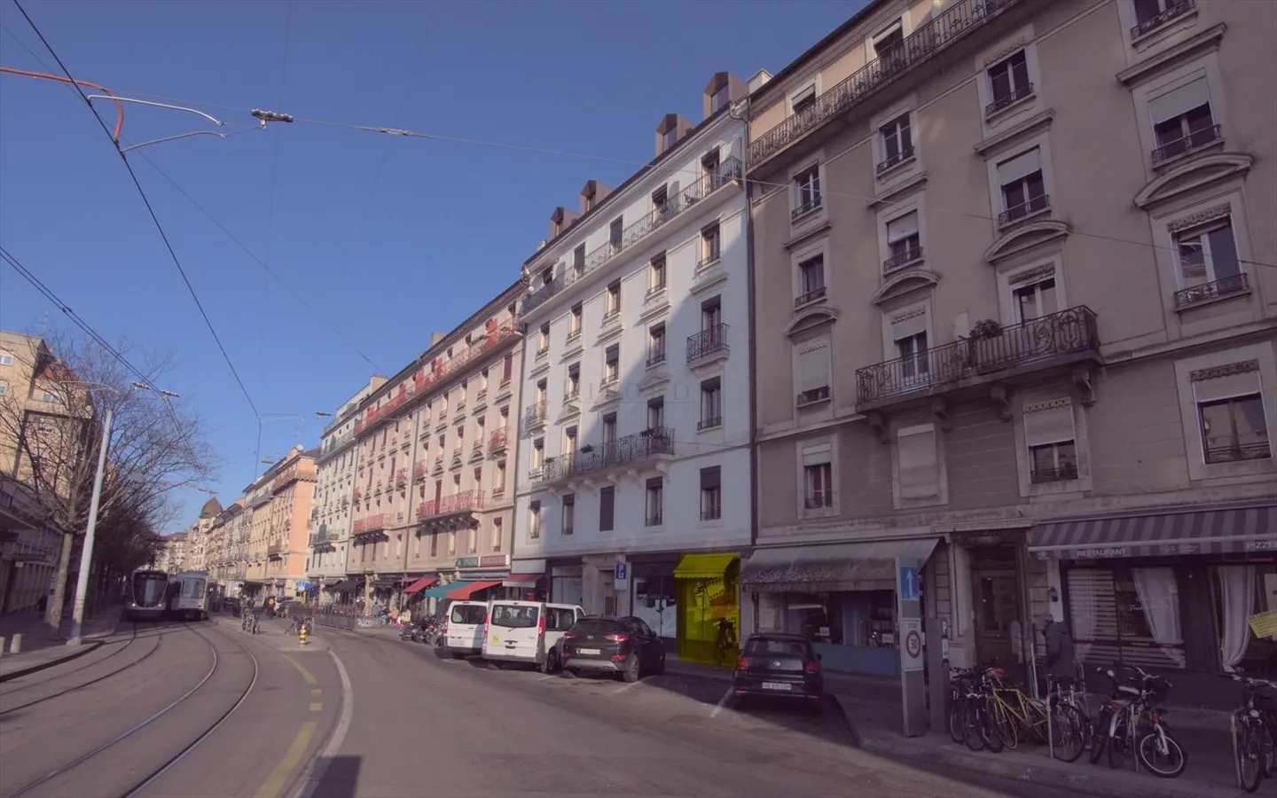 Arcade idéale dans la Rue de Carouge! - Photo 1 sur 3
