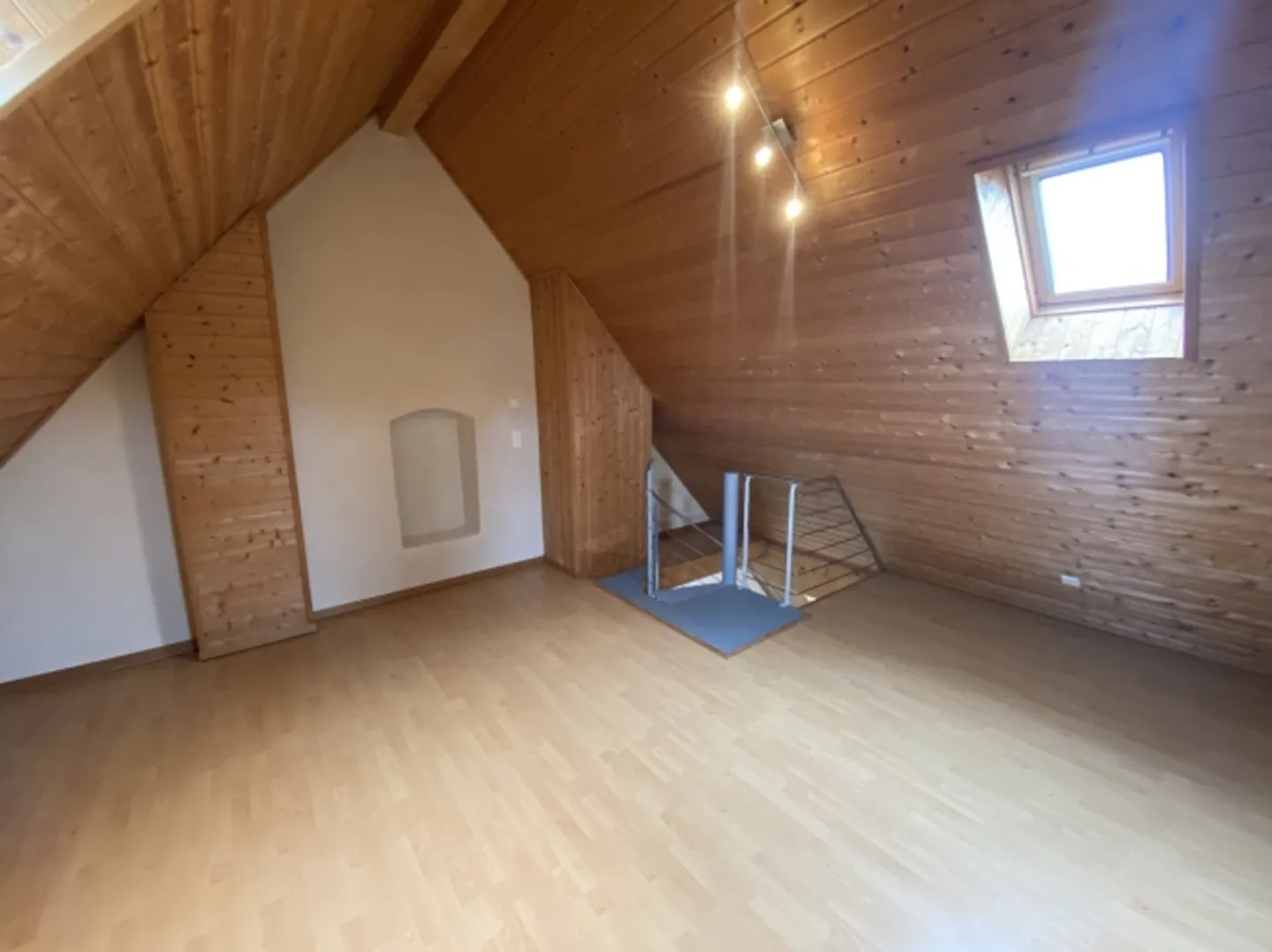 Charming 3.5-room duplex in the old town - Photo 9 of 15