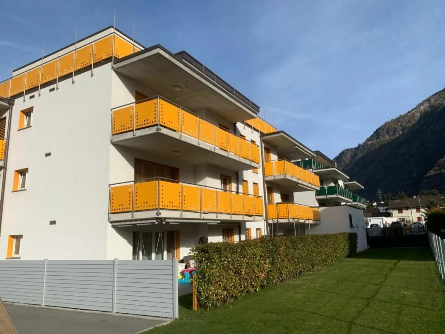 geräumige 3,5 Zimmer helle Wohnung mit Balkon und Außenparkplatz - Foto 1 von 8