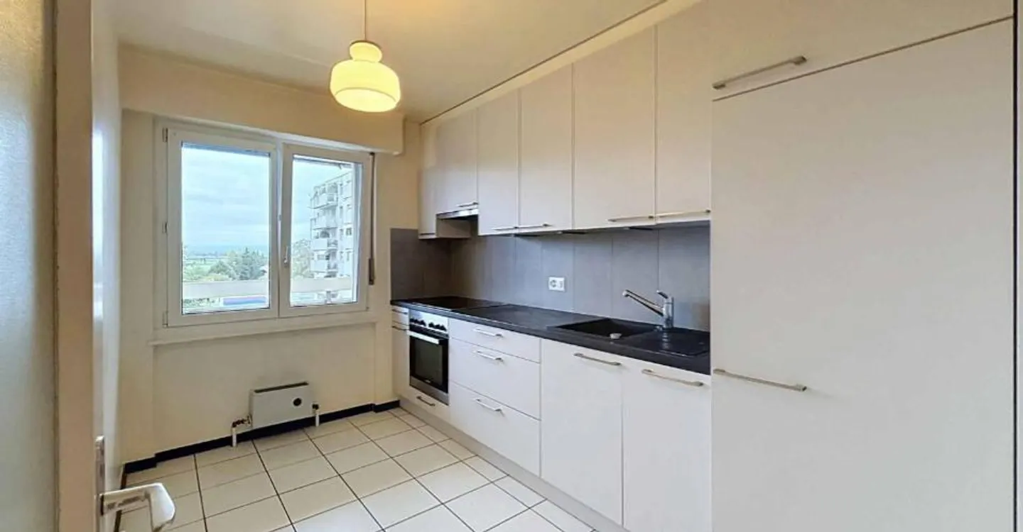 Familienwohnung mit 5,5 Zimmern und zwei Balkonen - Foto 2 von 12