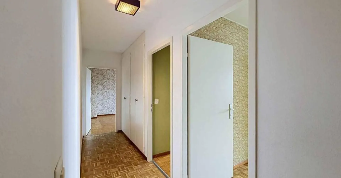 Familienwohnung mit 5,5 Zimmern und zwei Balkonen - Foto 3 von 12