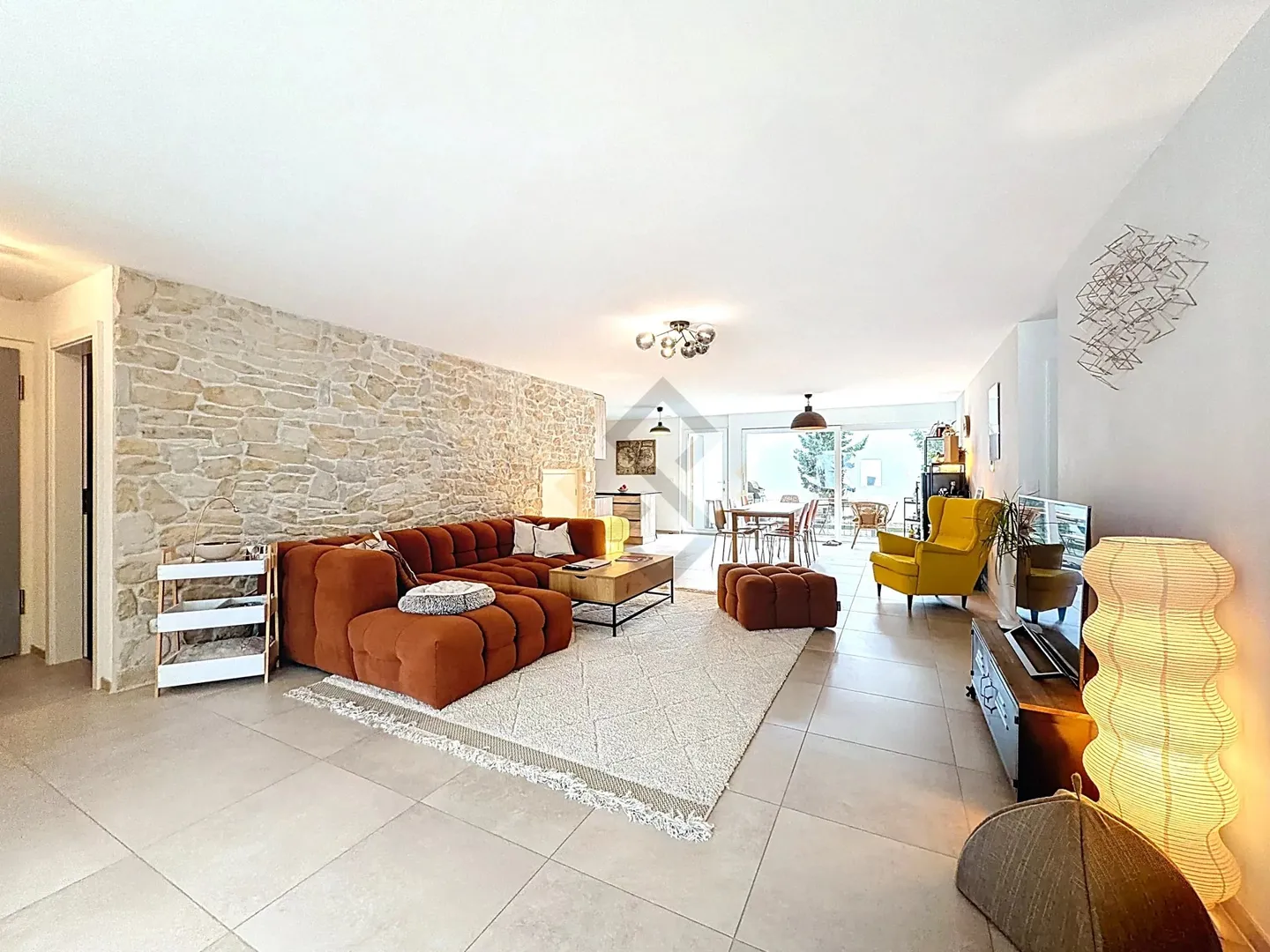 Spacious Apartment with Terraces - Photo 2 of 15