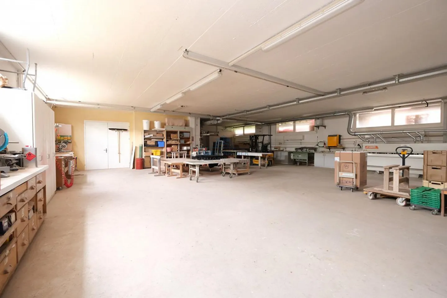 900m² Espace Commercial : Top Infrastructure, Utilisation Polyvalente, Durable - Photo 4 sur 13