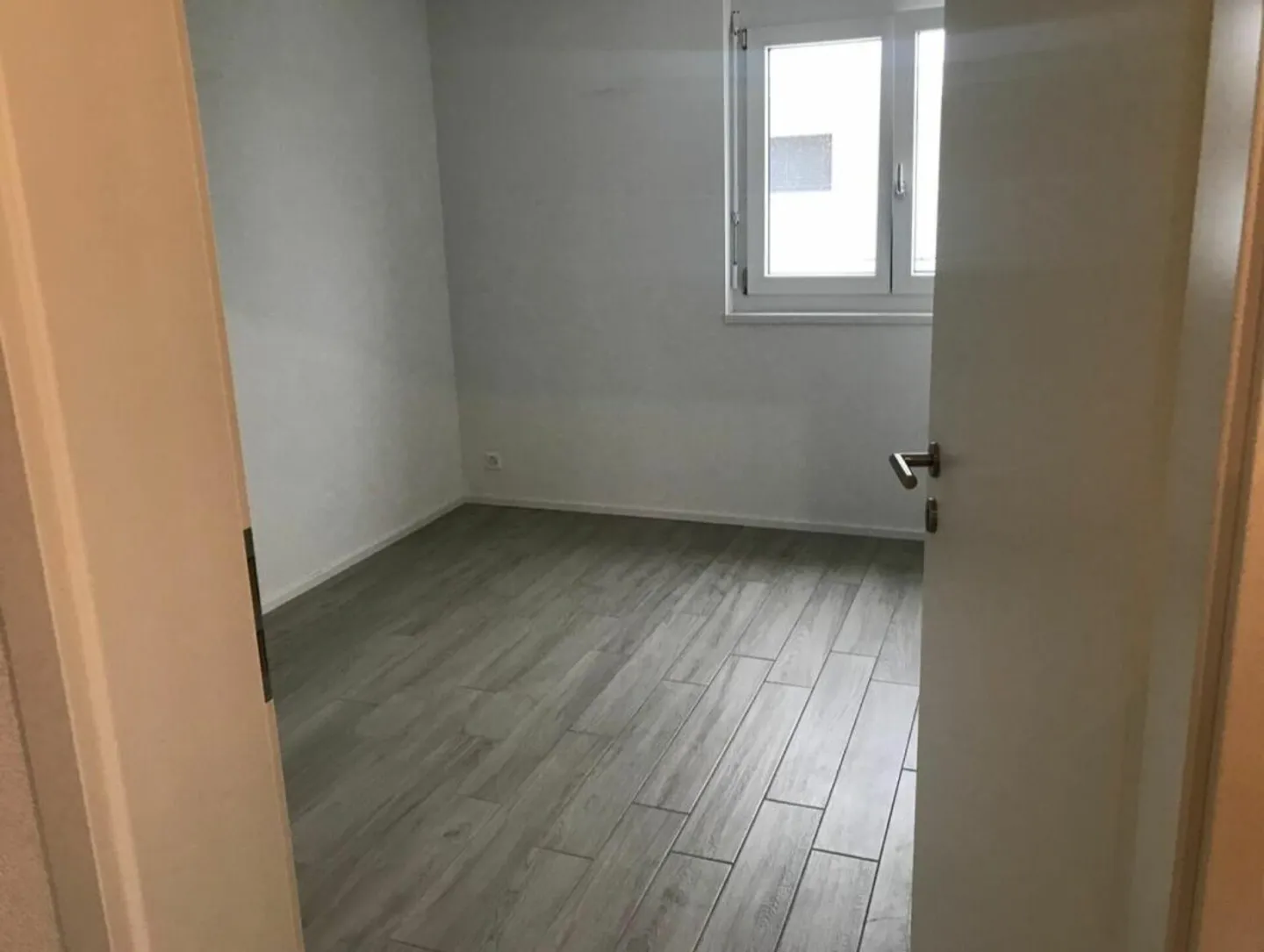 geräumige 3,5 Zimmer helle Wohnung mit Balkon und Außenparkplatz - Foto 6 von 8