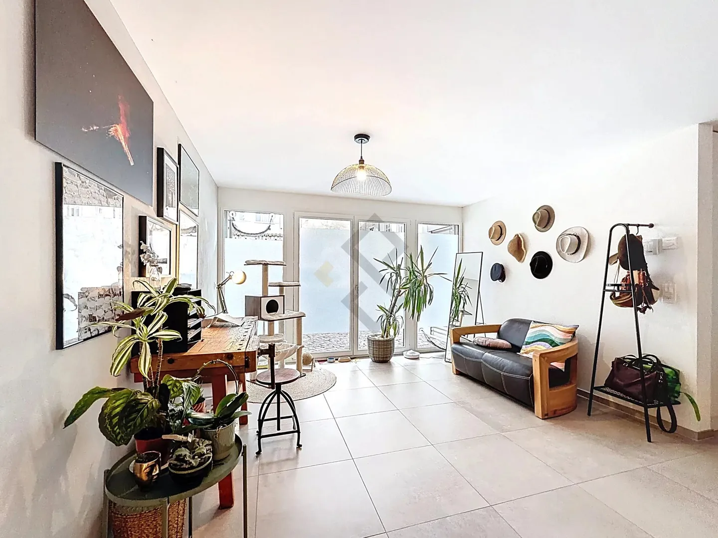 Spacious Apartment with Terraces - Photo 6 of 15