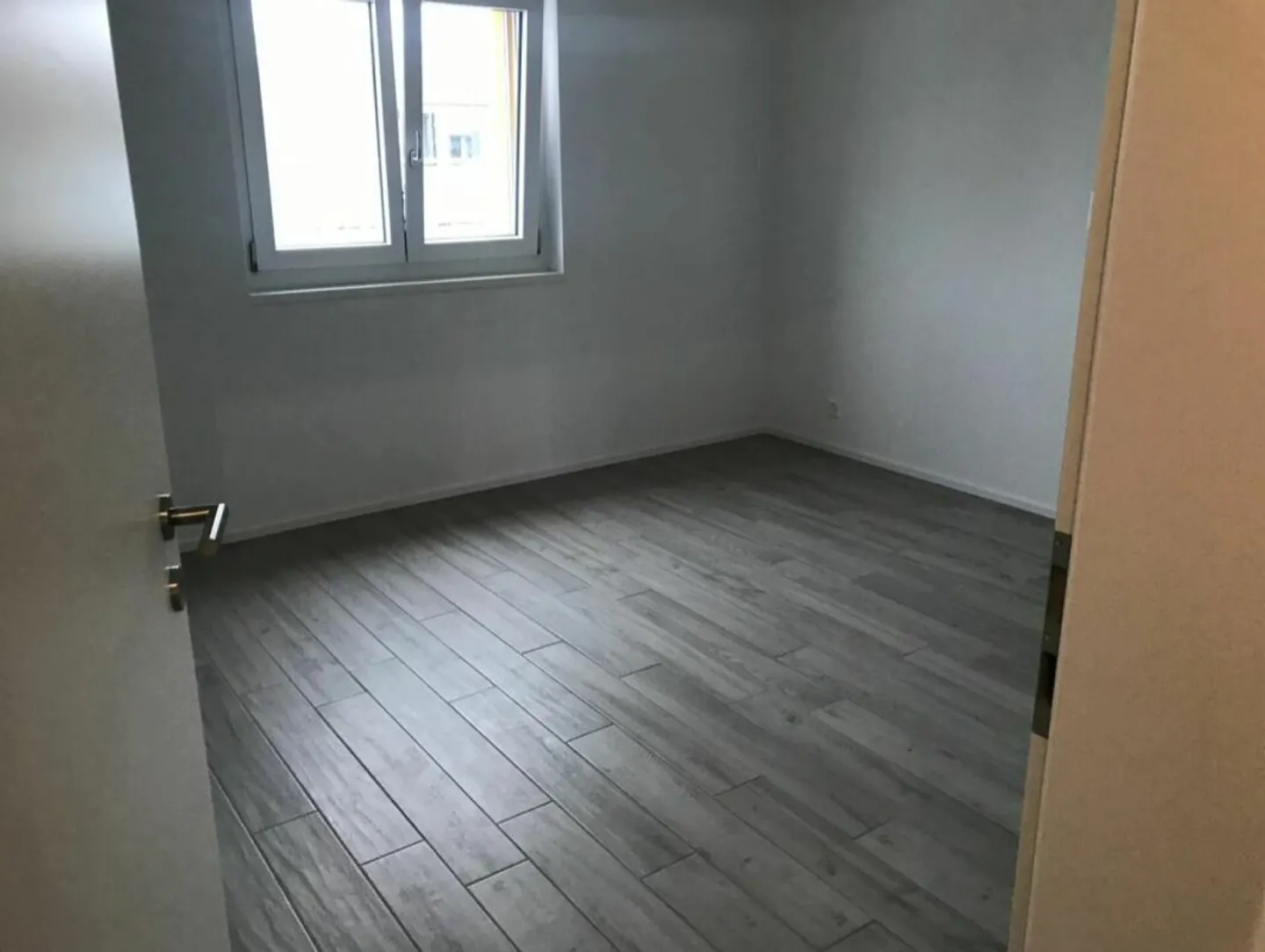 geräumige 3,5 Zimmer helle Wohnung mit Balkon und Außenparkplatz - Foto 5 von 8