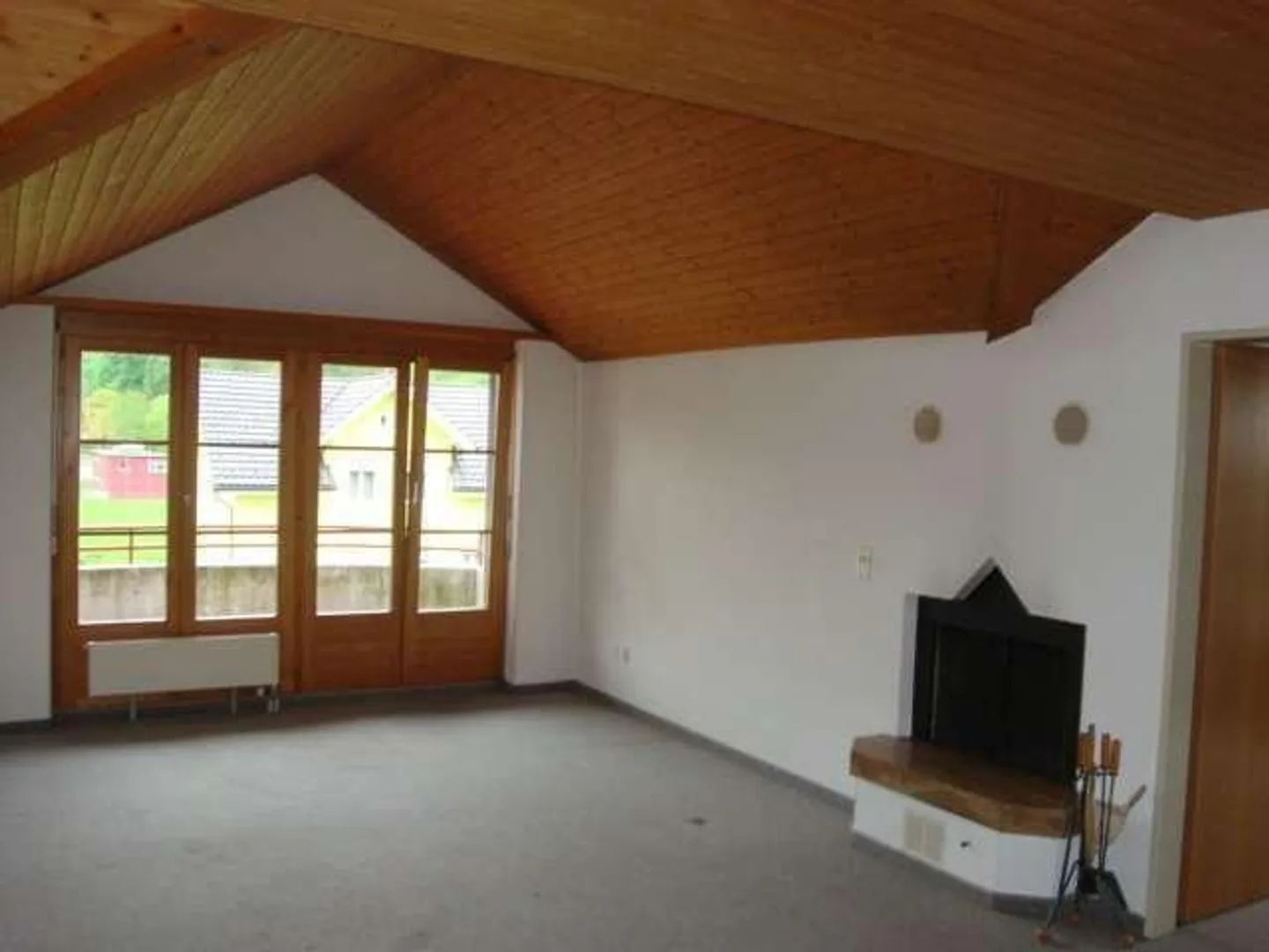 Charmante Appartement sous les combles avec cheminée - Photo 2 sur 8