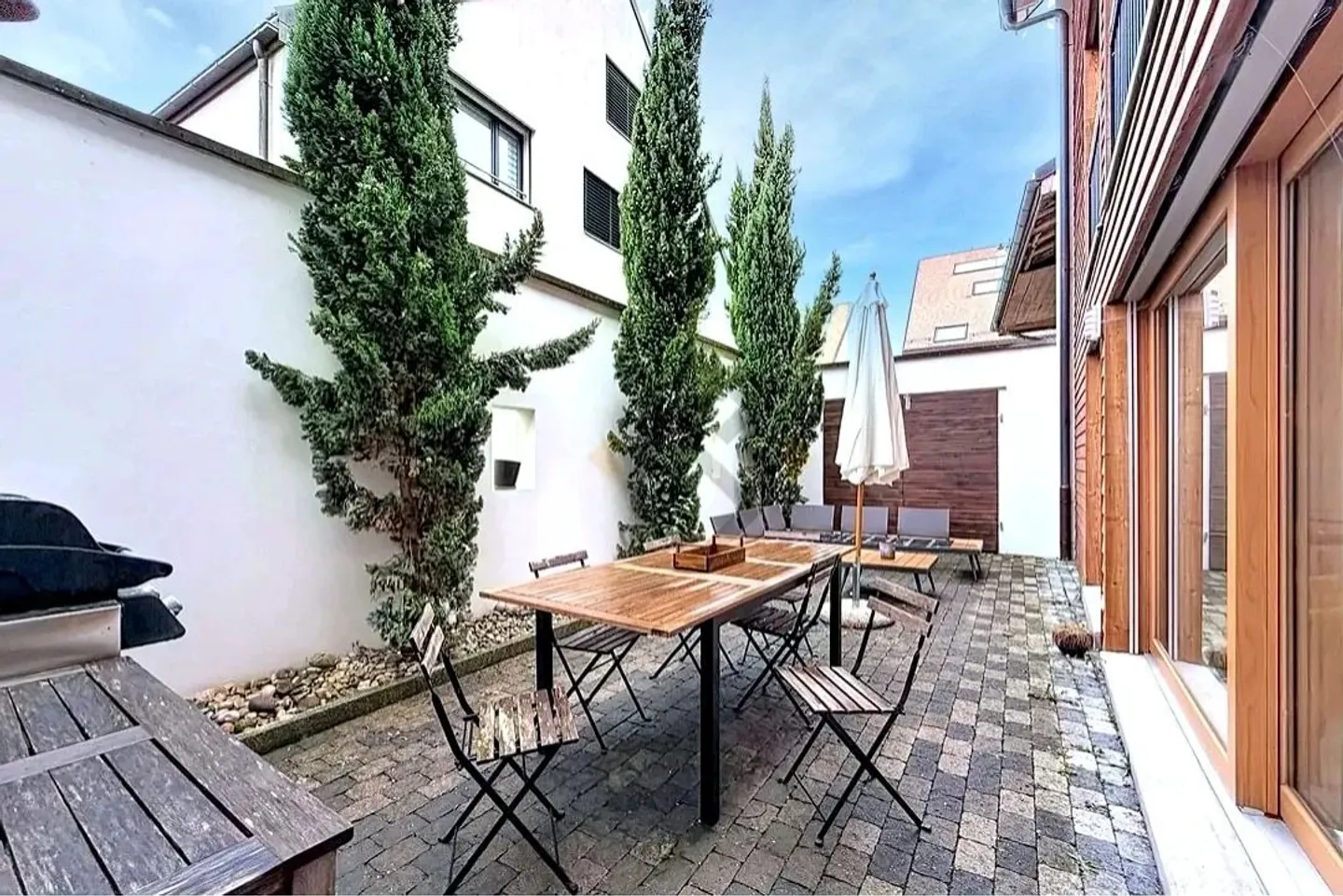 Spacious Apartment with Terraces - Photo 13 of 15