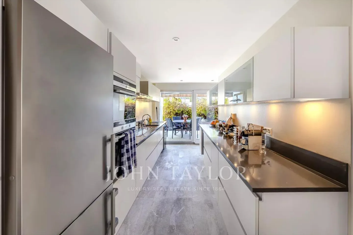 Extraordinary Duplex Apartment in Attica - Photo 3 of 11