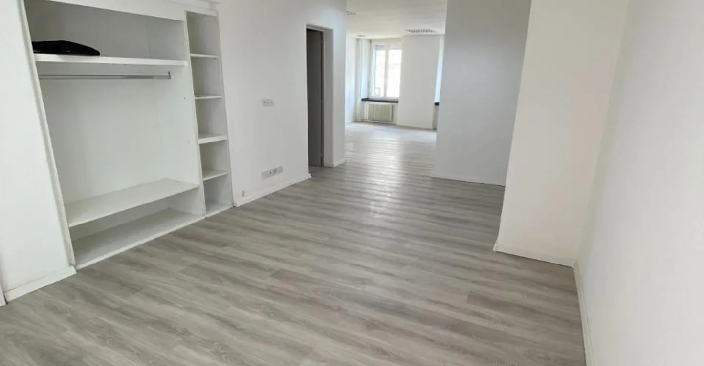 Sehr schöne Büros / Gewerbeflächen von 90 m2 in Delémont - Foto 1 von 10